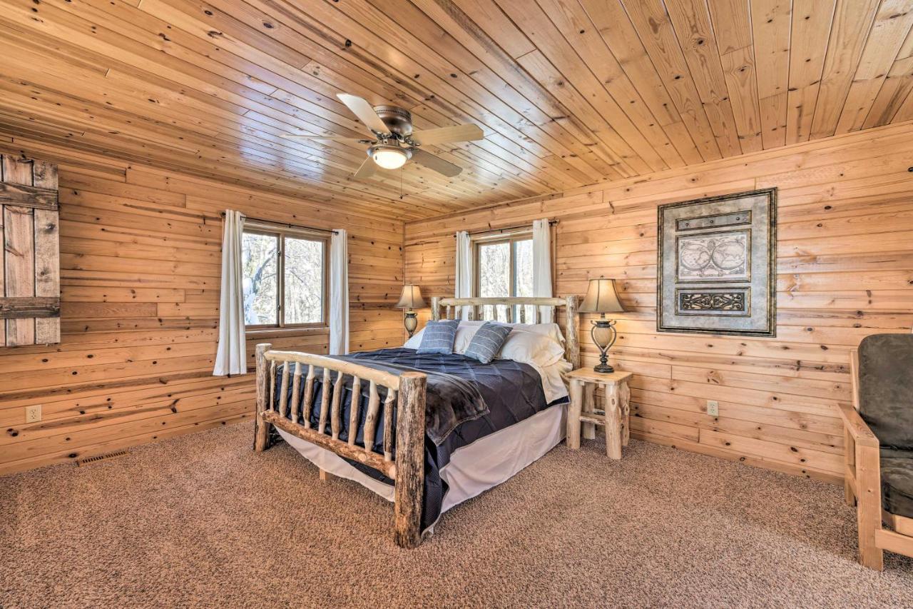 Scenic Hayward Lake View Retreat With Fire Pit ภายนอก รูปภาพ