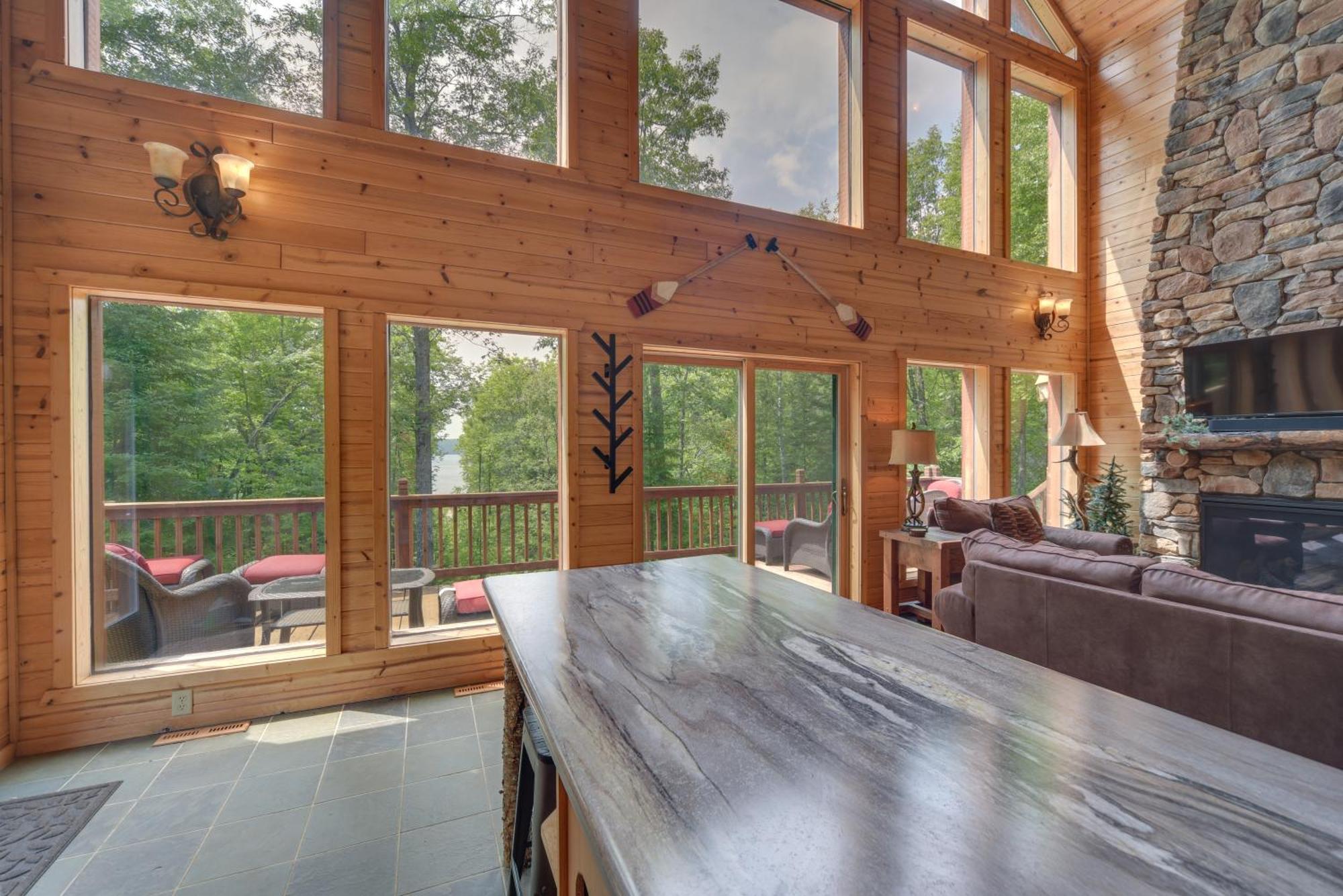 Scenic Hayward Lake View Retreat With Fire Pit ภายนอก รูปภาพ