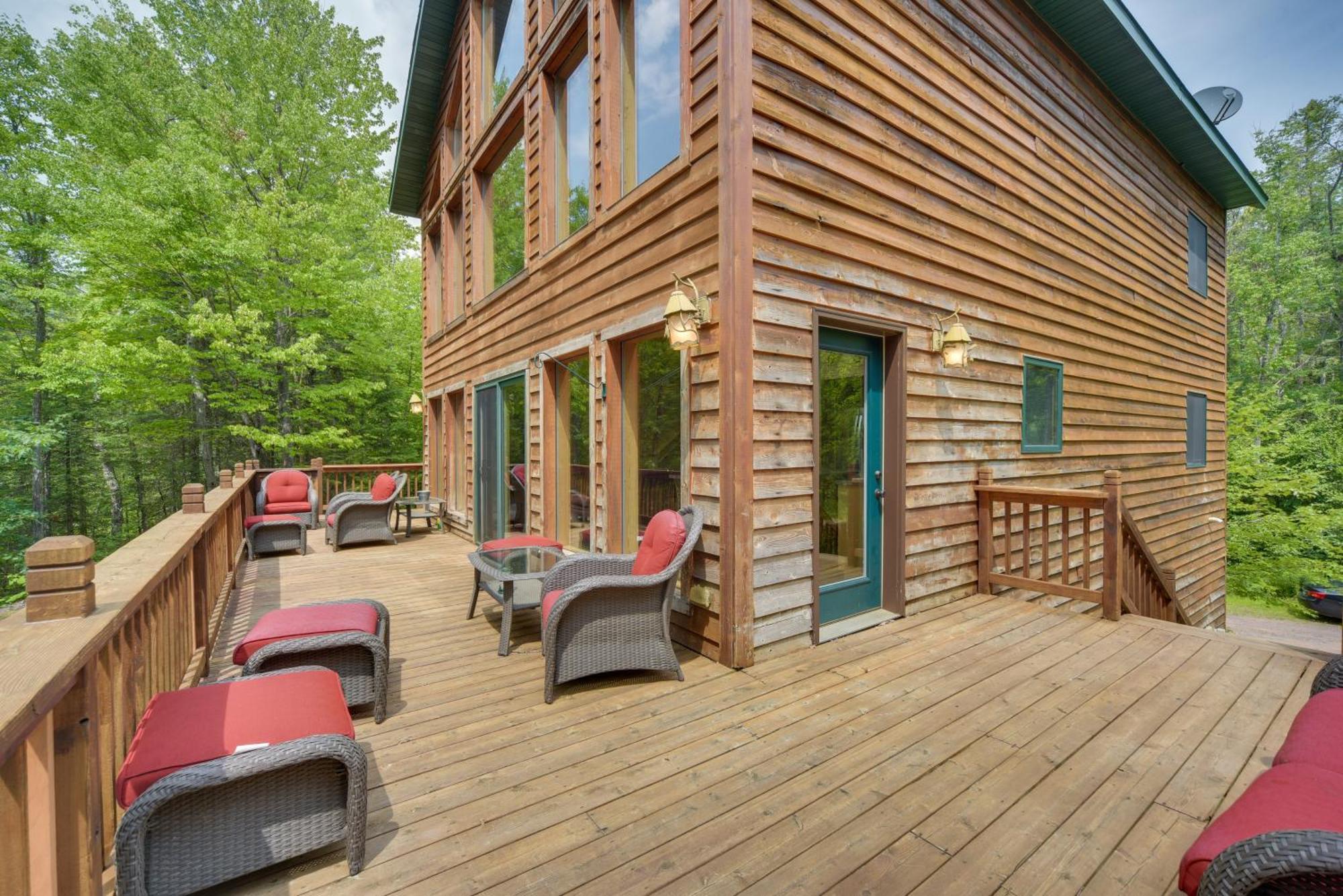 Scenic Hayward Lake View Retreat With Fire Pit ภายนอก รูปภาพ