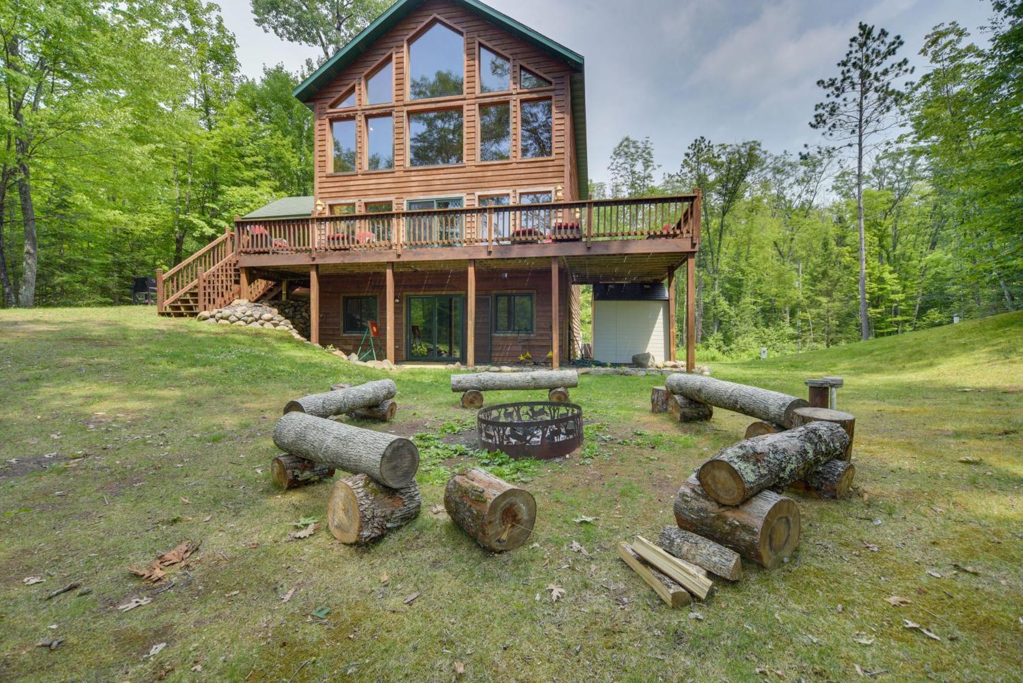 Scenic Hayward Lake View Retreat With Fire Pit ภายนอก รูปภาพ