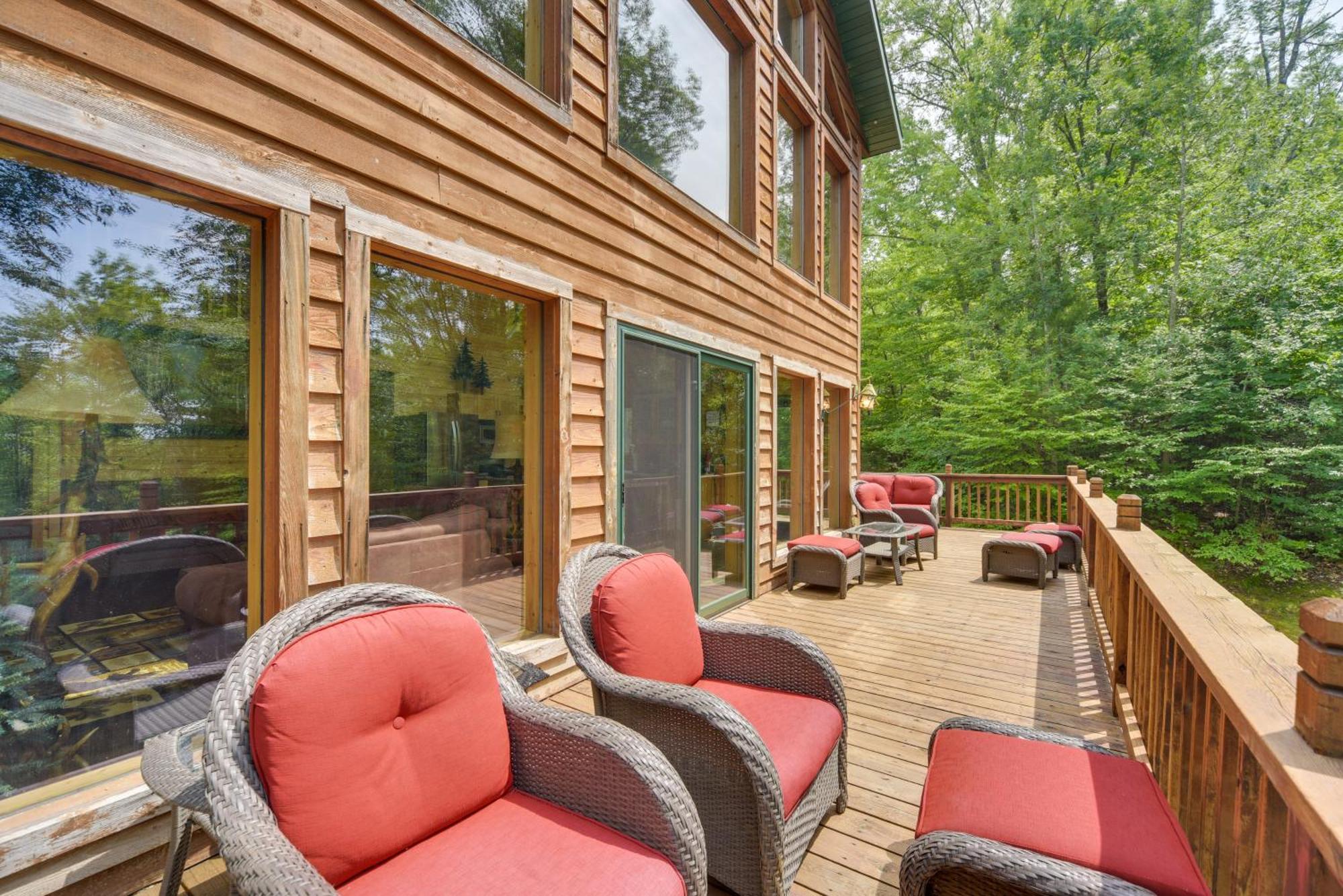 Scenic Hayward Lake View Retreat With Fire Pit ภายนอก รูปภาพ