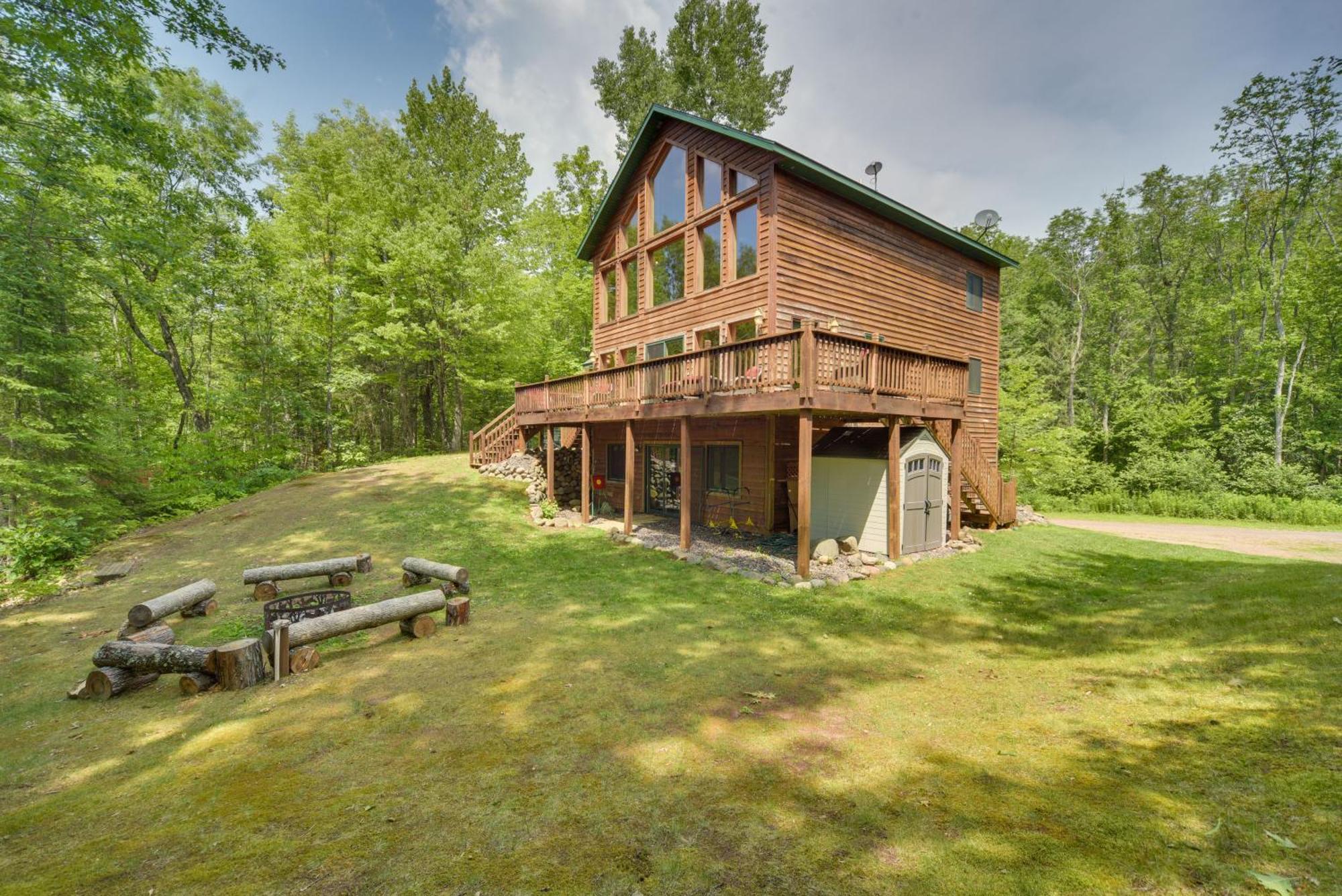 Scenic Hayward Lake View Retreat With Fire Pit ภายนอก รูปภาพ