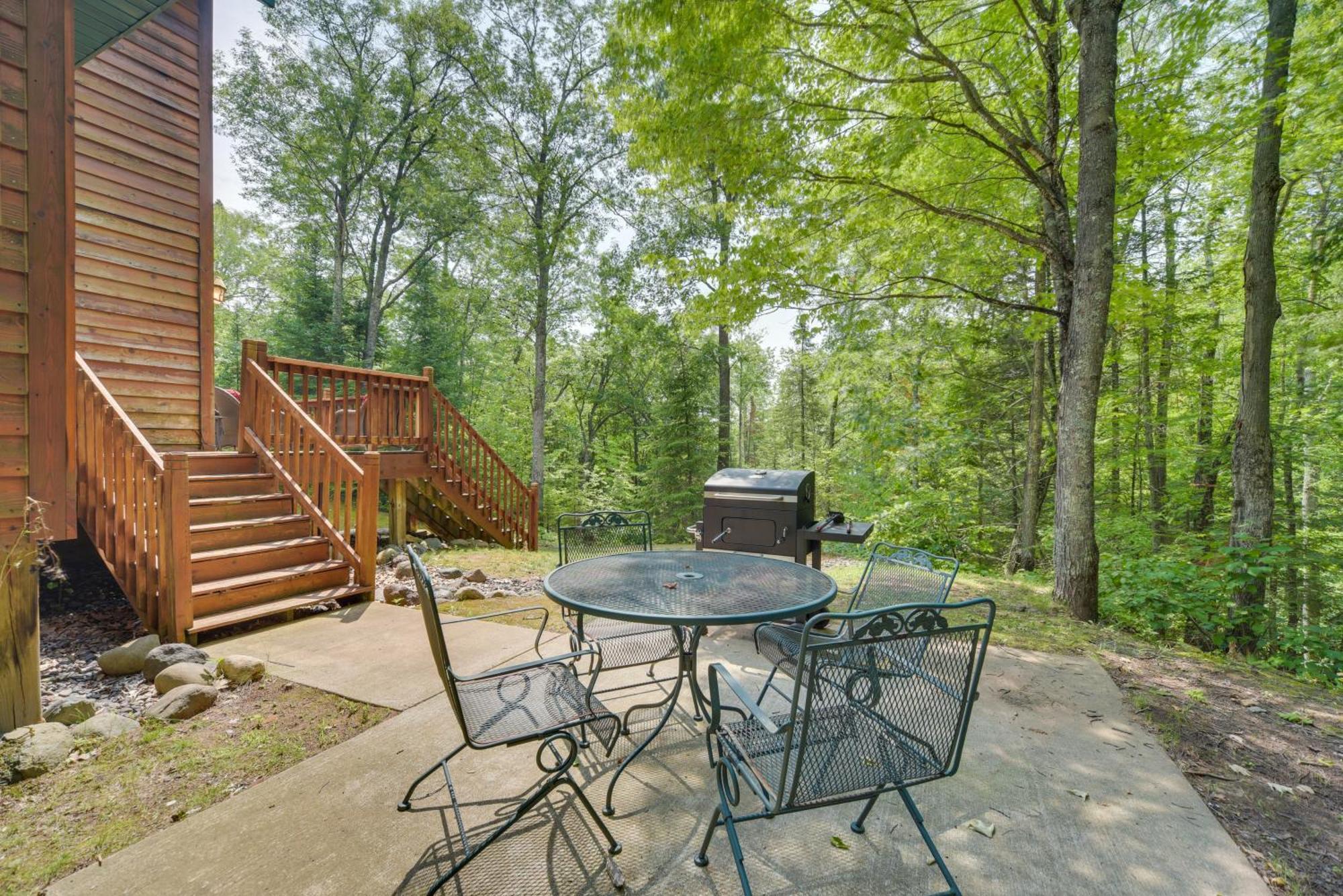 Scenic Hayward Lake View Retreat With Fire Pit ภายนอก รูปภาพ
